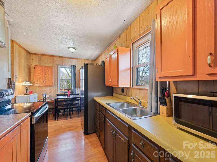 85 Culvern Street, Asheville, NC 28804.  MLS# CAR4348818, YatesRealty ID 9118. 