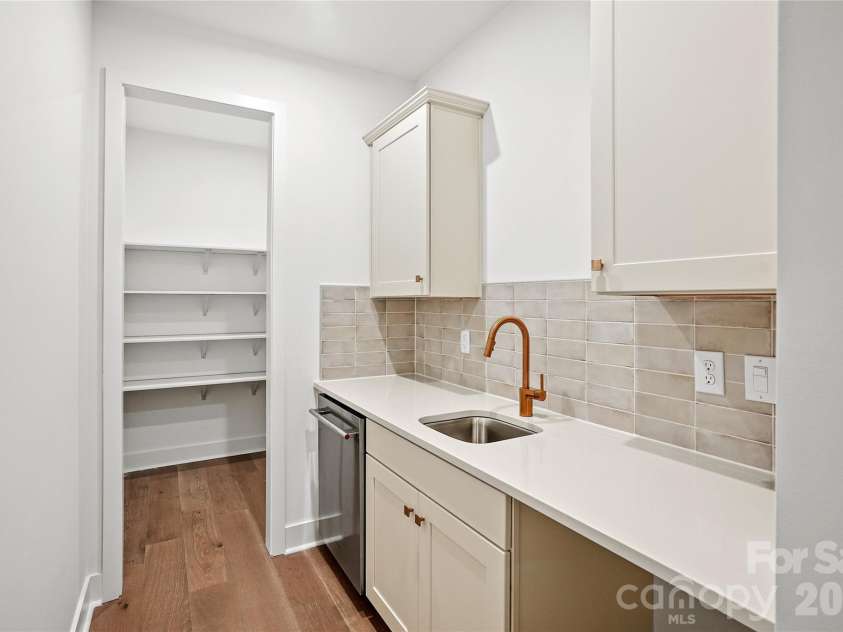 13907 Penbury Lane, Charlotte, NC 28278.  MLS# CAR4364011, YatesRealty ID 9119. 