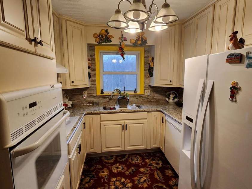 406 Caldwell Avenue, Newton, NC 28658.  MLS# CAR4248372, YatesRealty ID 912. 
