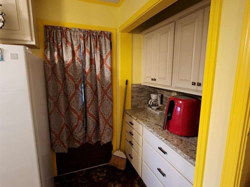 406 Caldwell Avenue, Newton, NC 28658.  MLS# CAR4248372, YatesRealty ID 912. 