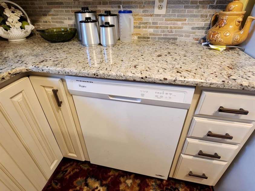 406 Caldwell Avenue, Newton, NC 28658.  MLS# CAR4248372, YatesRealty ID 912. 
