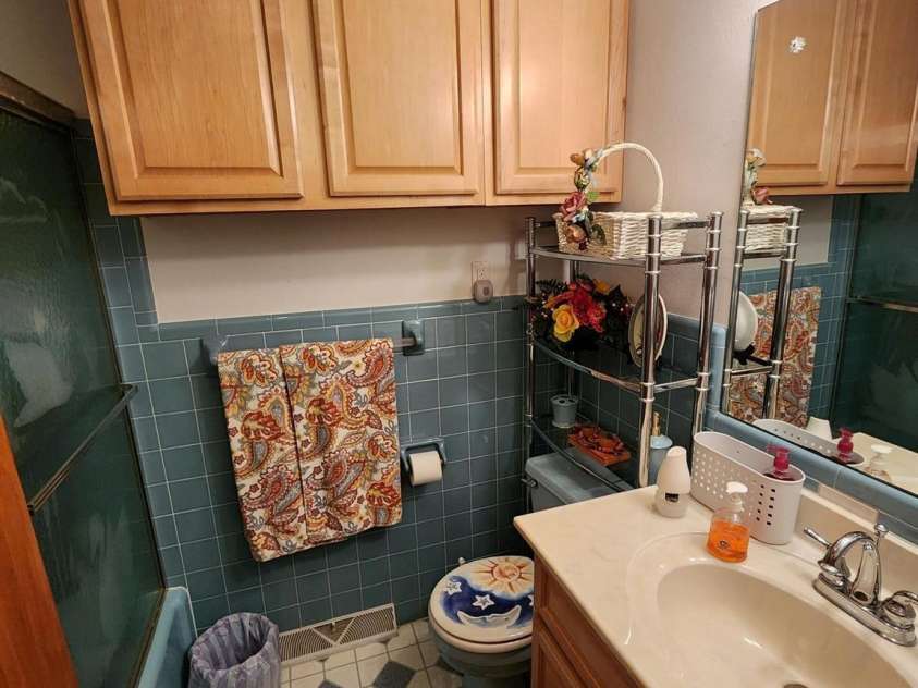 406 Caldwell Avenue, Newton, NC 28658.  MLS# CAR4248372, YatesRealty ID 912. 