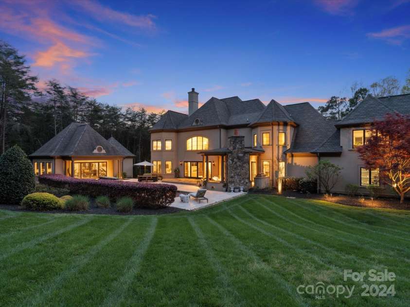 9044 Island Point Road, Charlotte, NC 28278.  MLS# CAR4135509, YatesRealty ID 912. Back yard view