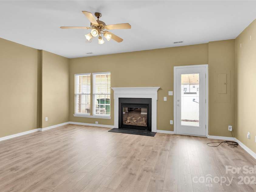 7117 Flying Scotsman Drive, Charlotte, NC 28213.  MLS# CAR4286523, YatesRealty ID 9120. 