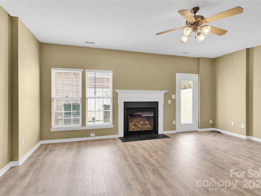 7117 Flying Scotsman Drive, Charlotte, NC 28213.  MLS# CAR4286523, YatesRealty ID 9120. 