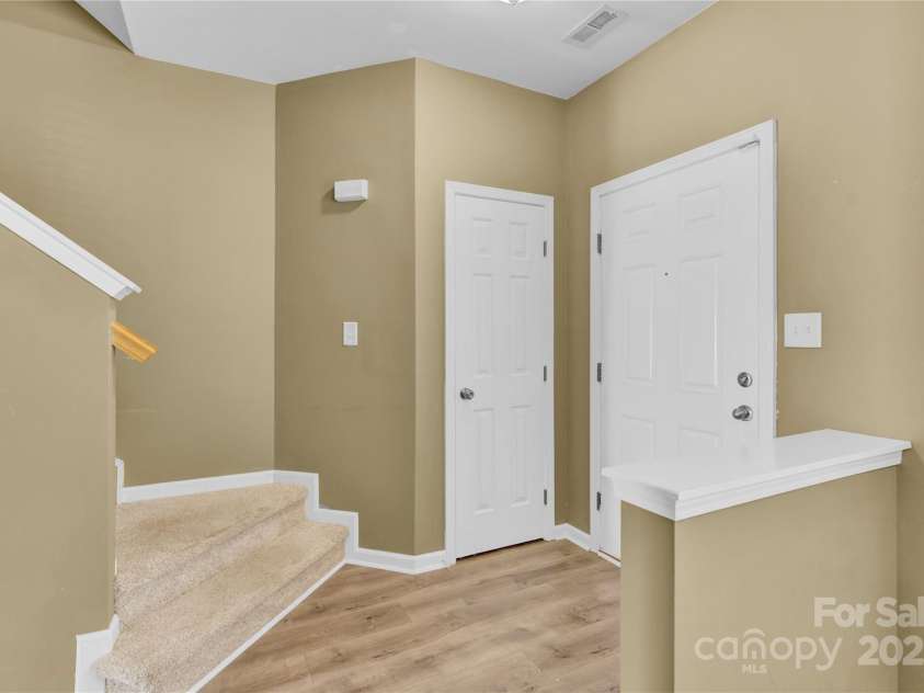 7117 Flying Scotsman Drive, Charlotte, NC 28213.  MLS# CAR4286523, YatesRealty ID 9120. 