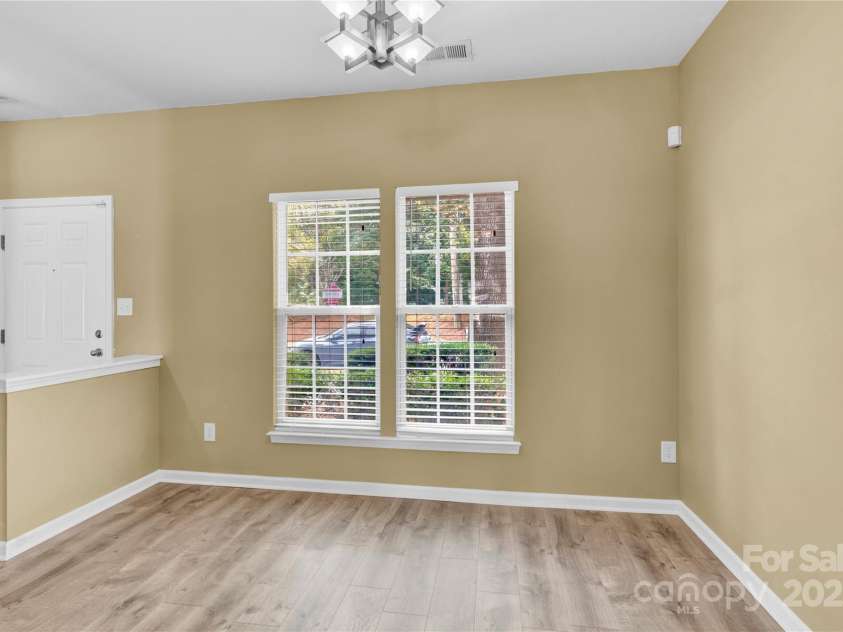 7117 Flying Scotsman Drive, Charlotte, NC 28213.  MLS# CAR4286523, YatesRealty ID 9120. 