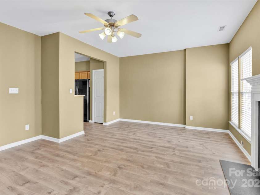 7117 Flying Scotsman Drive, Charlotte, NC 28213.  MLS# CAR4286523, YatesRealty ID 9120. 
