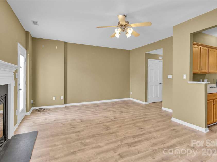 7117 Flying Scotsman Drive, Charlotte, NC 28213.  MLS# CAR4286523, YatesRealty ID 9120. 