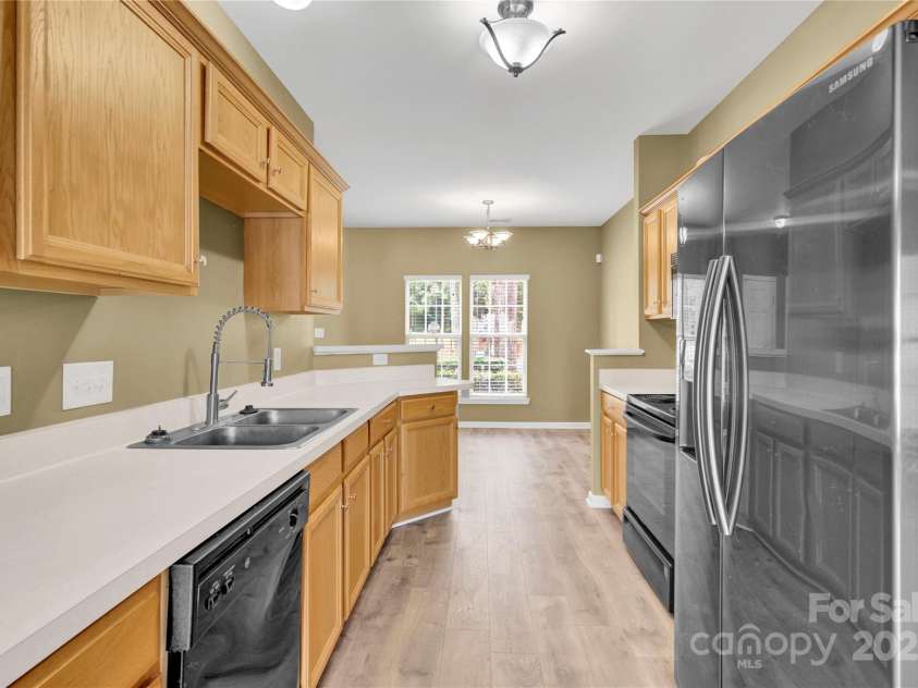 7117 Flying Scotsman Drive, Charlotte, NC 28213.  MLS# CAR4286523, YatesRealty ID 9120. 