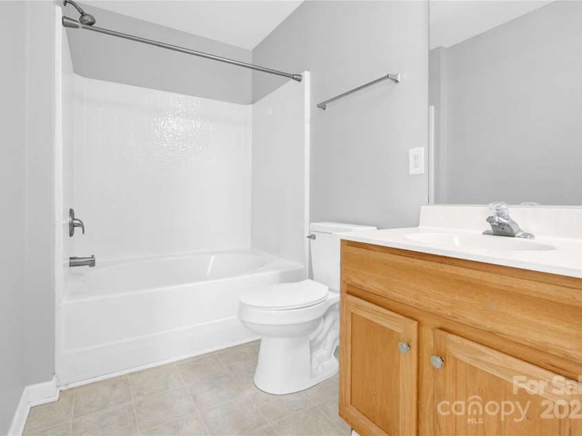 7117 Flying Scotsman Drive, Charlotte, NC 28213.  MLS# CAR4286523, YatesRealty ID 9120. 