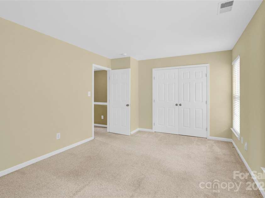 7117 Flying Scotsman Drive, Charlotte, NC 28213.  MLS# CAR4286523, YatesRealty ID 9120. 