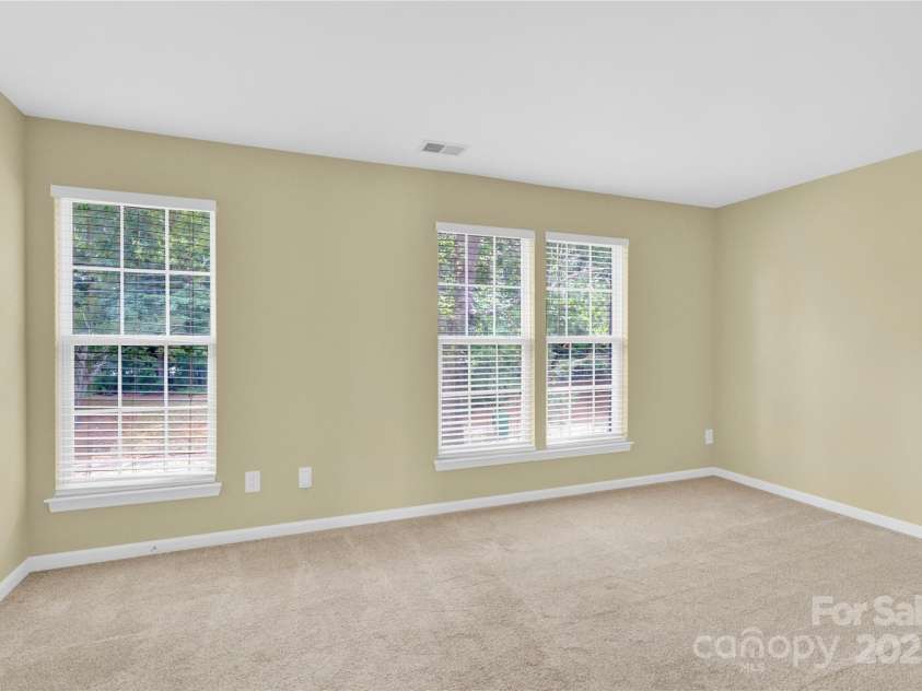 7117 Flying Scotsman Drive, Charlotte, NC 28213.  MLS# CAR4286523, YatesRealty ID 9120. 
