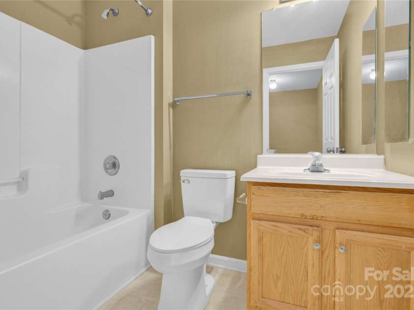 7117 Flying Scotsman Drive, Charlotte, NC 28213.  MLS# CAR4286523, YatesRealty ID 9120. 