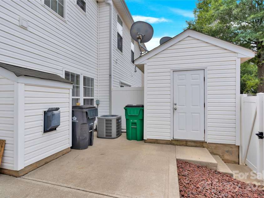 7117 Flying Scotsman Drive, Charlotte, NC 28213.  MLS# CAR4286523, YatesRealty ID 9120. 