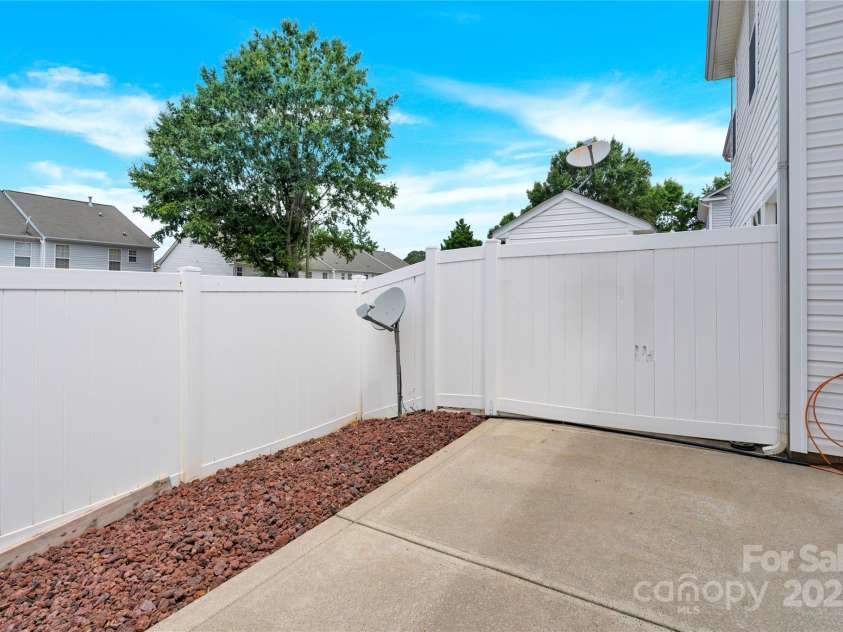 7117 Flying Scotsman Drive, Charlotte, NC 28213.  MLS# CAR4286523, YatesRealty ID 9120. 