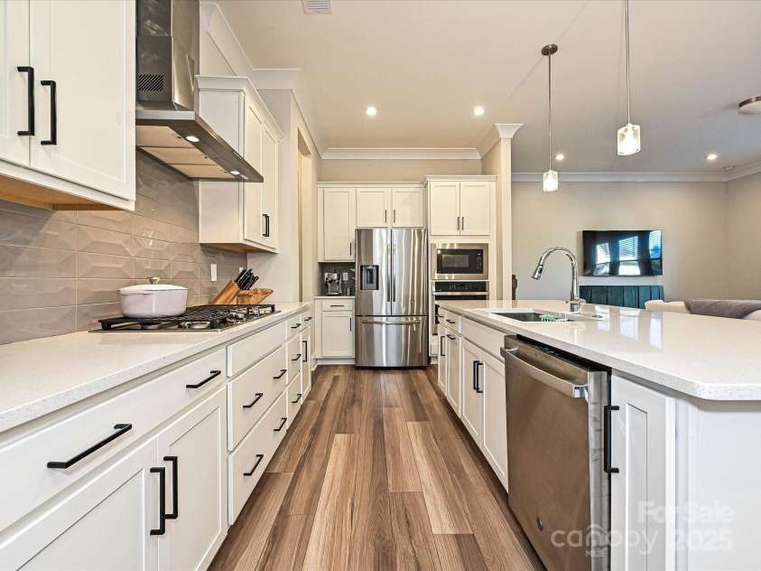 5008 Catterick Court, Charlotte, NC 28226.  MLS# CAR4313099, YatesRealty ID 9121. 