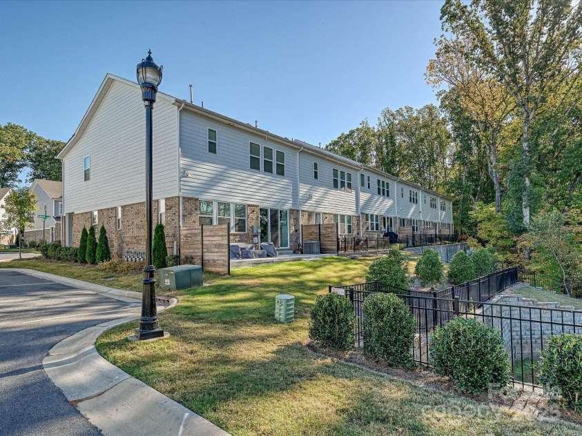 5008 Catterick Court, Charlotte, NC 28226.  MLS# CAR4313099, YatesRealty ID 9121. 