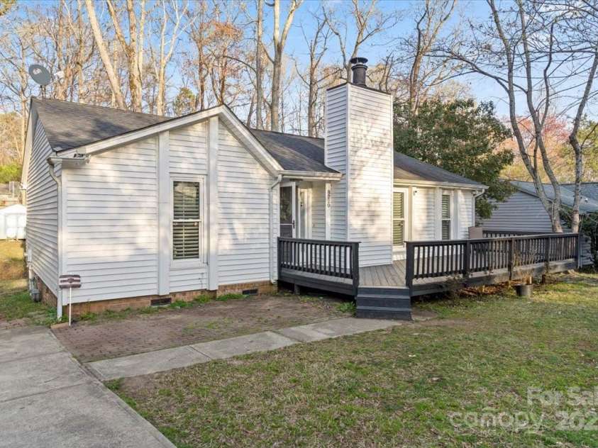 8220 Terra Linda Lane, Charlotte, NC 28215.  MLS# CAR4237364, YatesRealty ID 9122. 