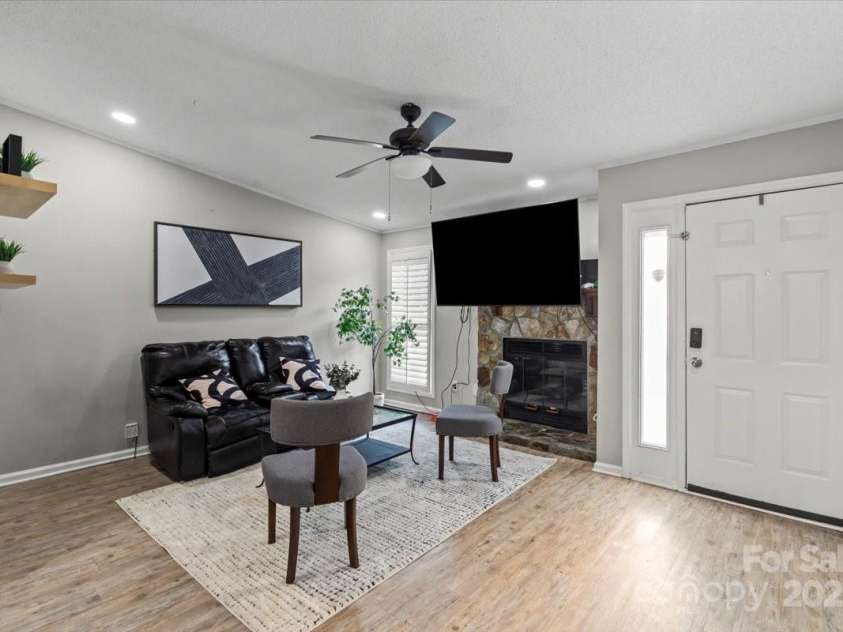 8220 Terra Linda Lane, Charlotte, NC 28215.  MLS# CAR4237364, YatesRealty ID 9122. 