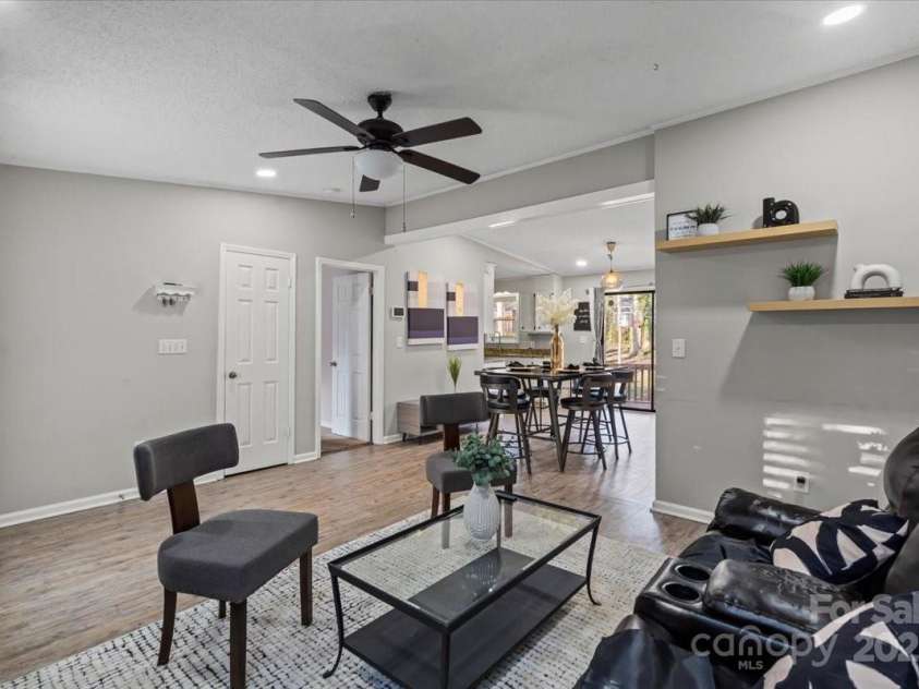 8220 Terra Linda Lane, Charlotte, NC 28215.  MLS# CAR4237364, YatesRealty ID 9122. 