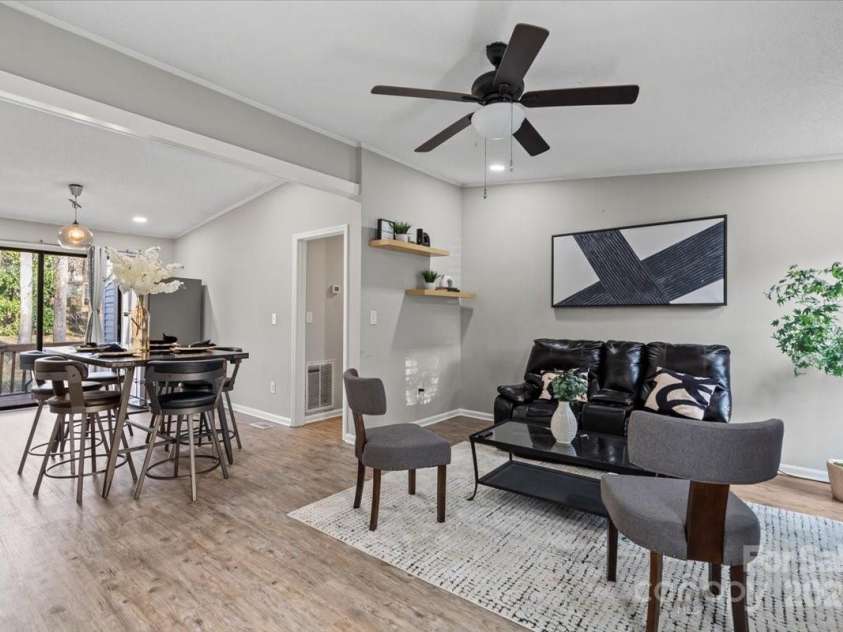 8220 Terra Linda Lane, Charlotte, NC 28215.  MLS# CAR4237364, YatesRealty ID 9122. 