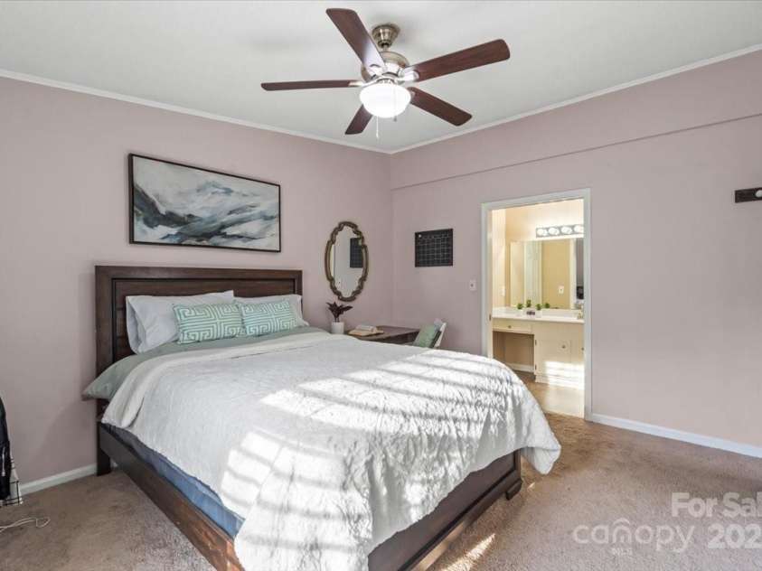 8220 Terra Linda Lane, Charlotte, NC 28215.  MLS# CAR4237364, YatesRealty ID 9122. 