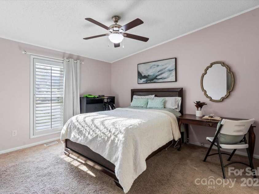 8220 Terra Linda Lane, Charlotte, NC 28215.  MLS# CAR4237364, YatesRealty ID 9122. 