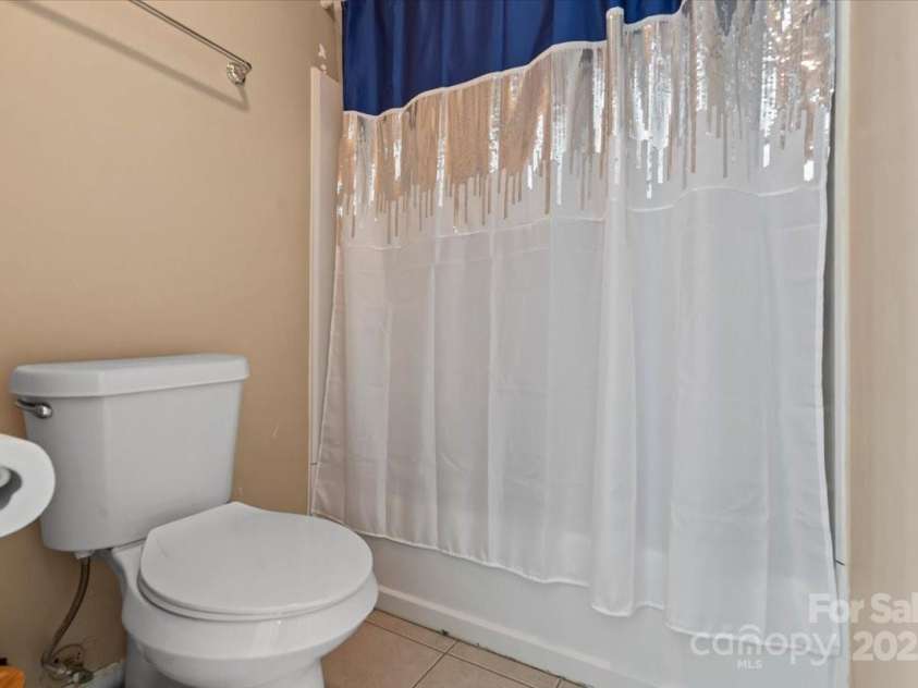 8220 Terra Linda Lane, Charlotte, NC 28215.  MLS# CAR4237364, YatesRealty ID 9122. 