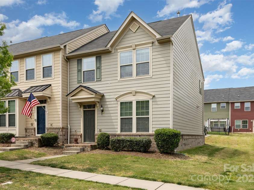 1720 Fleetwood Drive, Charlotte, NC 28208.  MLS# CAR4248261, YatesRealty ID 9123. 