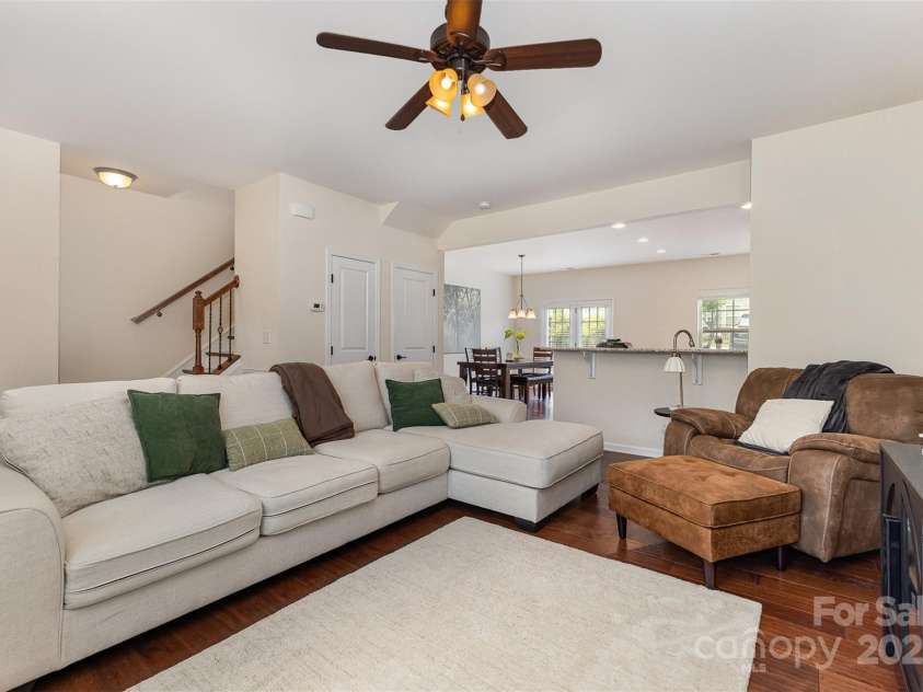 1720 Fleetwood Drive, Charlotte, NC 28208.  MLS# CAR4248261, YatesRealty ID 9123. 