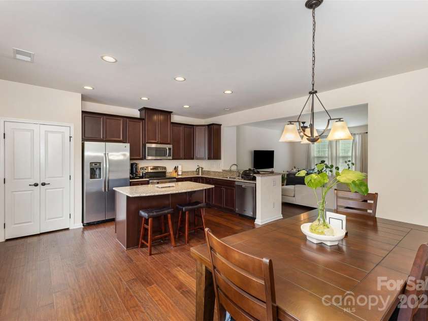 1720 Fleetwood Drive, Charlotte, NC 28208.  MLS# CAR4248261, YatesRealty ID 9123. 