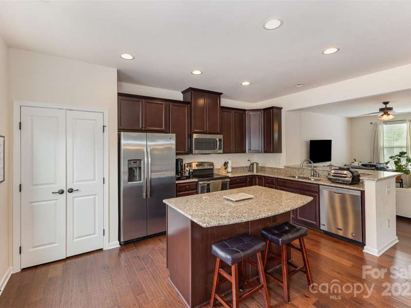 1720 Fleetwood Drive, Charlotte, NC 28208.  MLS# CAR4248261, YatesRealty ID 9123. 