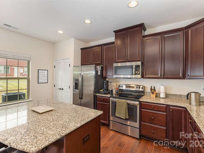 1720 Fleetwood Drive, Charlotte, NC 28208.  MLS# CAR4248261, YatesRealty ID 9123. 