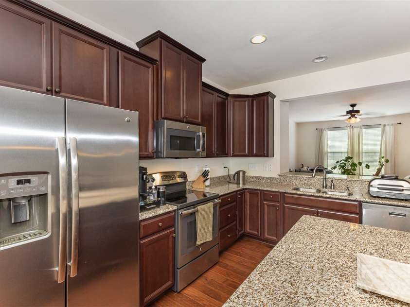 1720 Fleetwood Drive, Charlotte, NC 28208.  MLS# CAR4248261, YatesRealty ID 9123. 