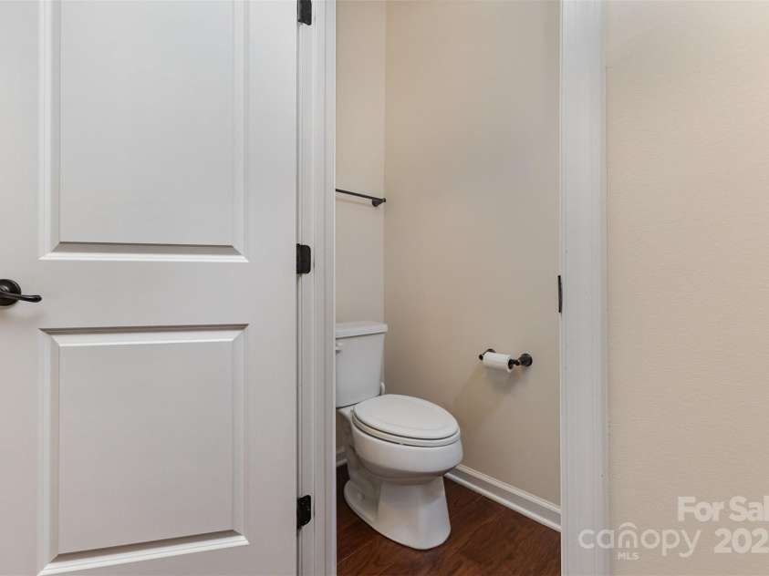 1720 Fleetwood Drive, Charlotte, NC 28208.  MLS# CAR4248261, YatesRealty ID 9123. 