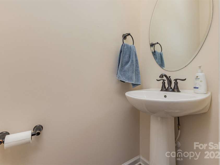 1720 Fleetwood Drive, Charlotte, NC 28208.  MLS# CAR4248261, YatesRealty ID 9123. 