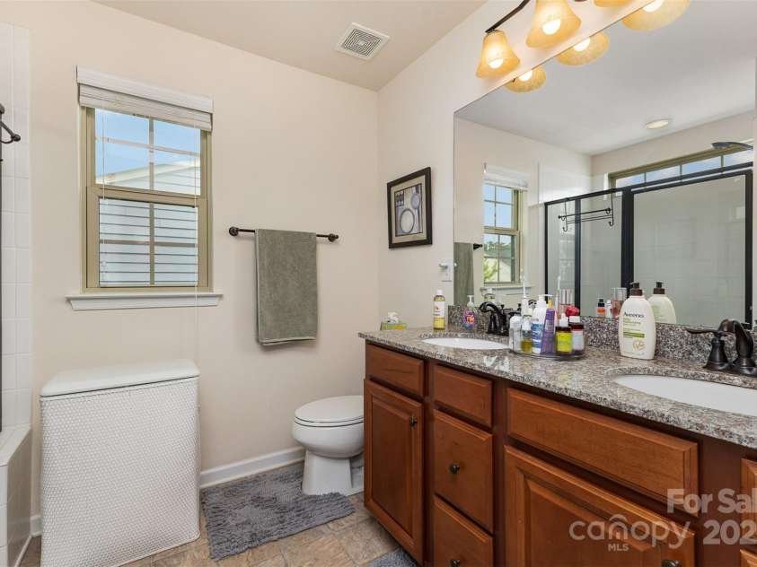 1720 Fleetwood Drive, Charlotte, NC 28208.  MLS# CAR4248261, YatesRealty ID 9123. 