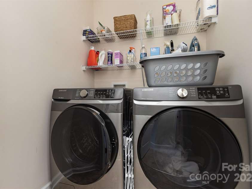 1720 Fleetwood Drive, Charlotte, NC 28208.  MLS# CAR4248261, YatesRealty ID 9123. 