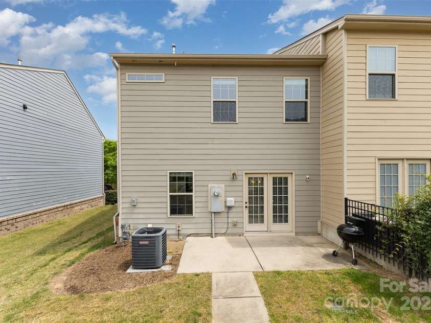 1720 Fleetwood Drive, Charlotte, NC 28208.  MLS# CAR4248261, YatesRealty ID 9123. 