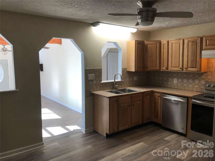 545 Avery Creek Road, Arden, NC 28704.  MLS# CAR4342622, YatesRealty ID 9123. 