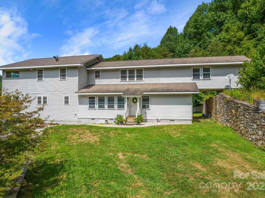 505 Old Home Place Drive, Marshall, NC 28753.  MLS# CAR4207123, YatesRealty ID 9125. 