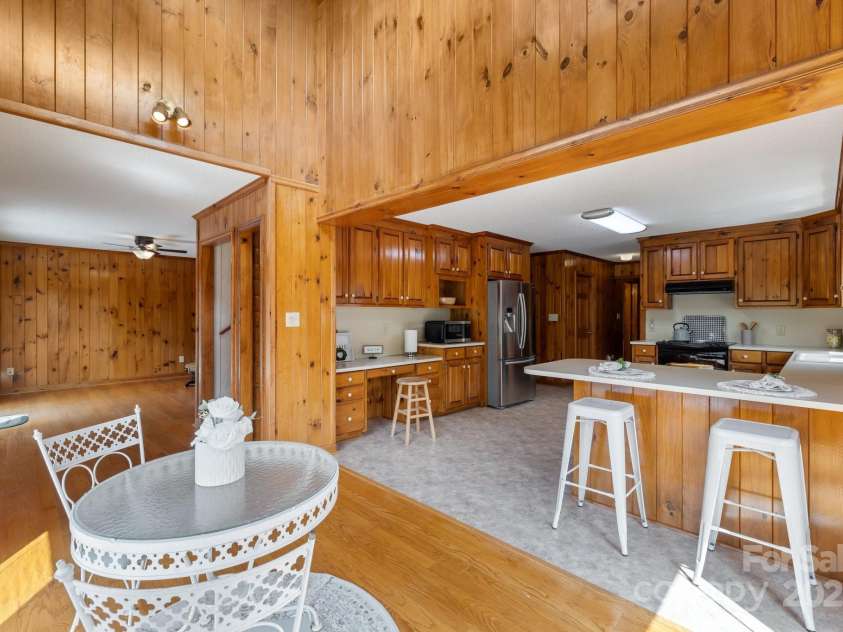 505 Old Home Place Drive, Marshall, NC 28753.  MLS# CAR4207123, YatesRealty ID 9125. 