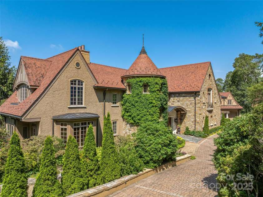 234 Skycliff Drive, Asheville, NC 28804.  MLS# CAR4280892, YatesRealty ID 9126. 
