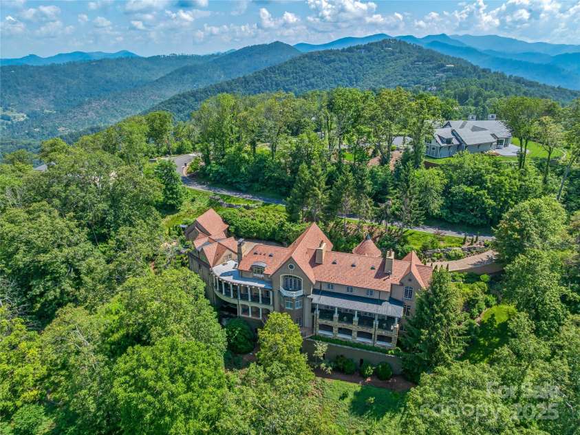 234 Skycliff Drive, Asheville, NC 28804.  MLS# CAR4280892, YatesRealty ID 9126. 