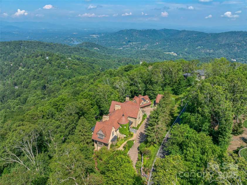 234 Skycliff Drive, Asheville, NC 28804.  MLS# CAR4280892, YatesRealty ID 9126. 