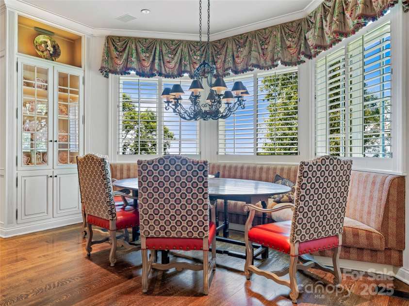 234 Skycliff Drive, Asheville, NC 28804.  MLS# CAR4280892, YatesRealty ID 9126. Breakfast Area