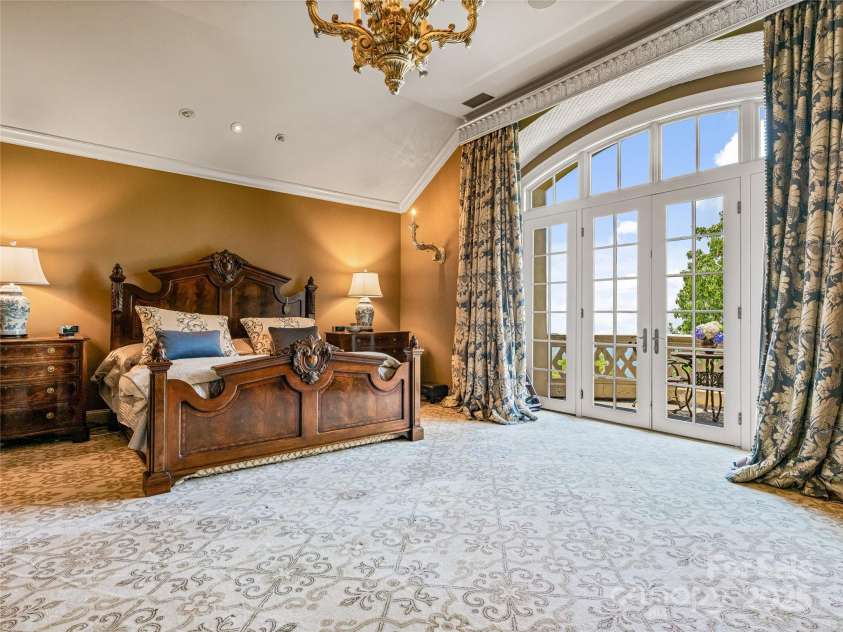 234 Skycliff Drive, Asheville, NC 28804.  MLS# CAR4280892, YatesRealty ID 9126. Primary Bedroom