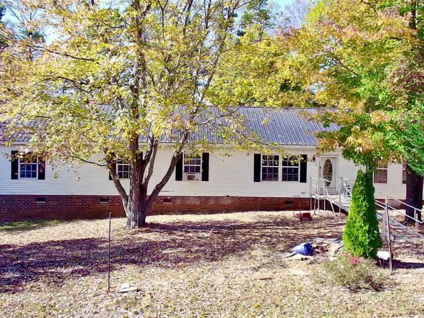 276 Ostwalt Amity Road, Troutman, NC 28166.  MLS# CAR4083302, YatesRealty ID 9126. Welcome to 276 Ostwalt Amity!