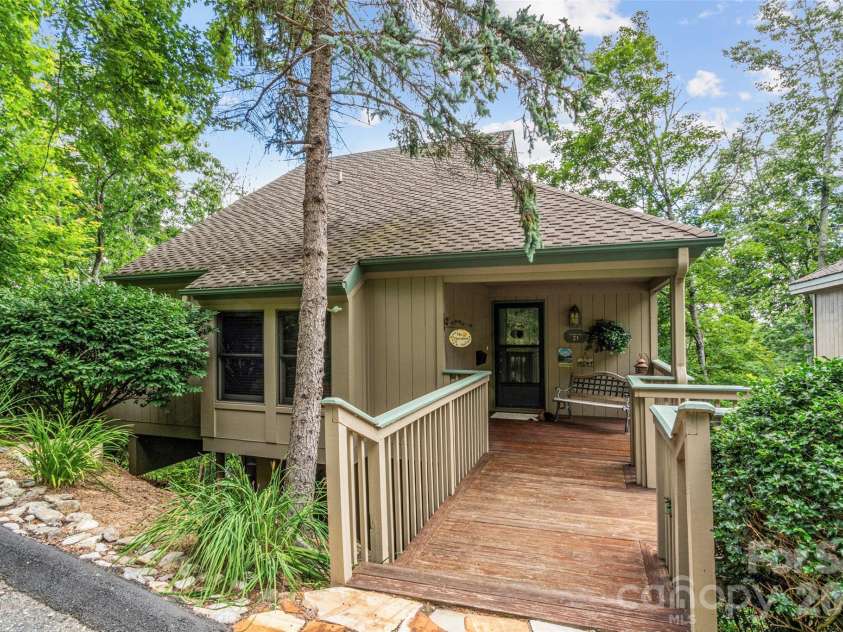 21 Ivy Ridge Road, Burnsville, NC 28714.  MLS# CAR4358150, YatesRealty ID 9127. 